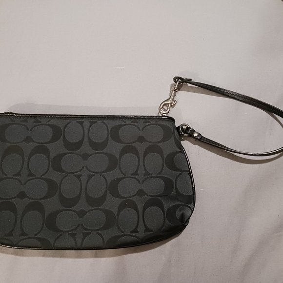 Like-New Vintage COACH Wristlet - Picture 7 of 12